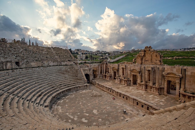 Ruines romaines antiques, amphithéâtre de la ville de Jerash en Jordanie