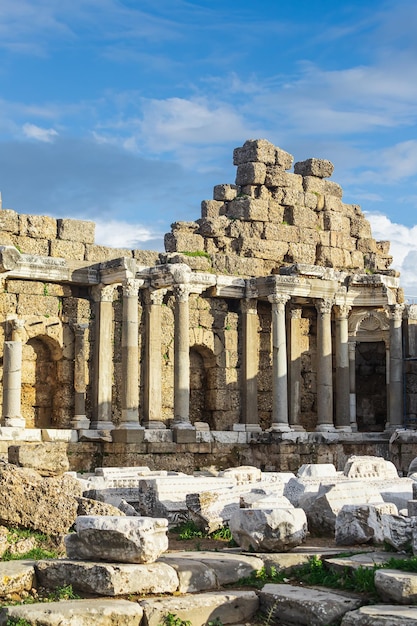 Ruines romaines de la ville gréco-romaine de la province d'Antalya en Turquie Ancienne ville de Pamphylie