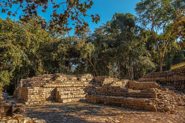 Ruines des temples de Copan en mauvais état