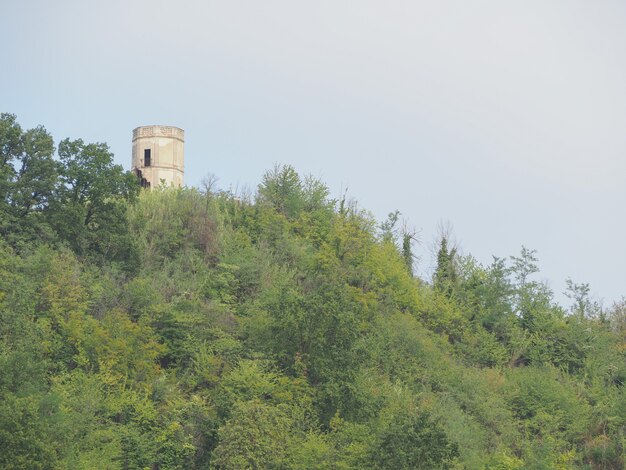Ruines de Torion (ce qui signifie la tour) à Vezza D'alba