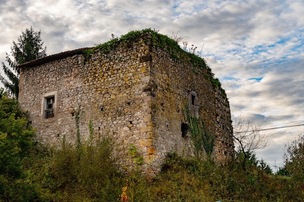 Ruines de la tour cubique de Caubillas.