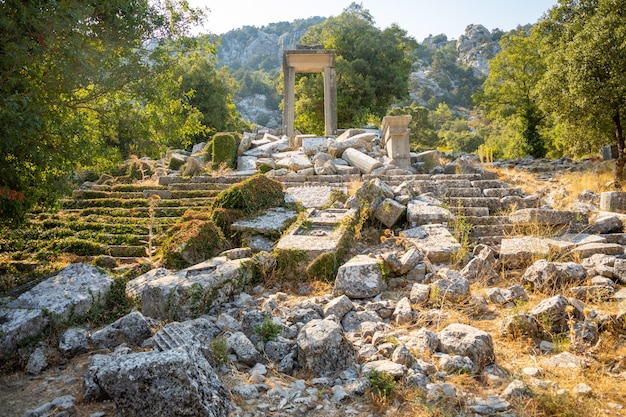 Ruines de la ville antique de Termessos sans touristes près d'Antalya en Turquie