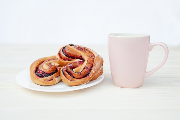 Rustique avec tarte aux baies actuelle noir sur blanc