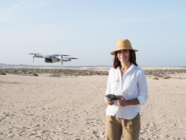 S'amuser avec le drone à l'extérieur