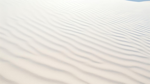 un sable blanc avec des vagues