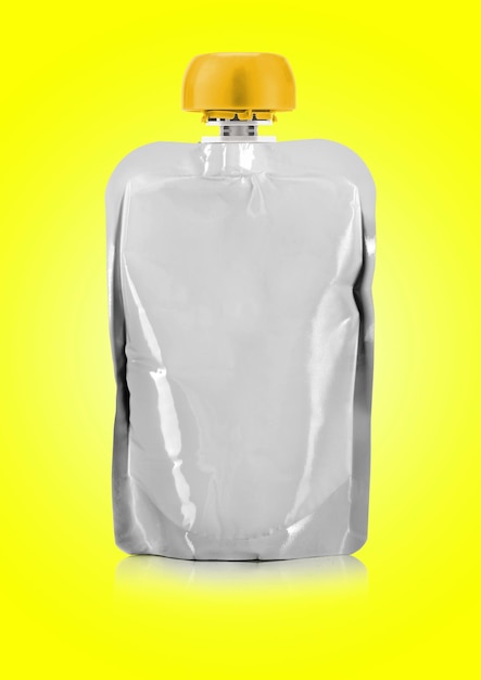 Sac blanc jetable Sac à bec avec capuchon Illustration de rendu 3D réaliste Sachet pour savon liquide lotion crème gel Emballage en plastique