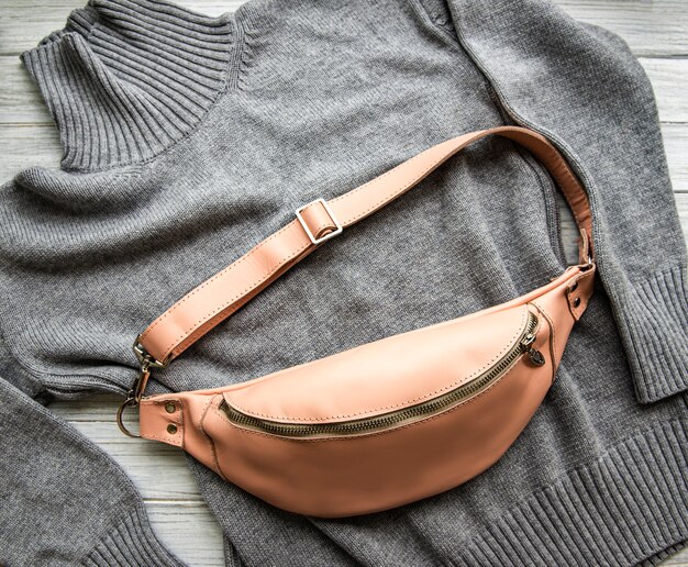 Photo sac ceinture en cuir rose