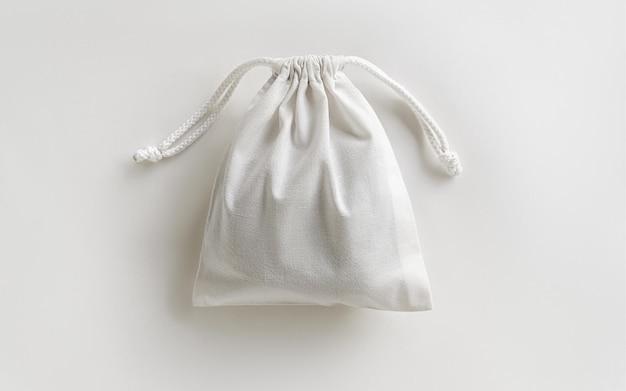 sac en coton blanc écologique sur fond blanc