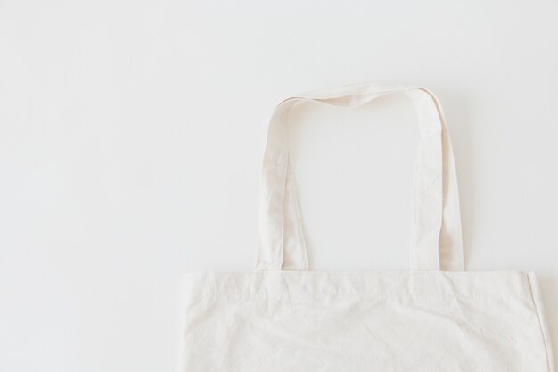 sac en coton sur fond blanc