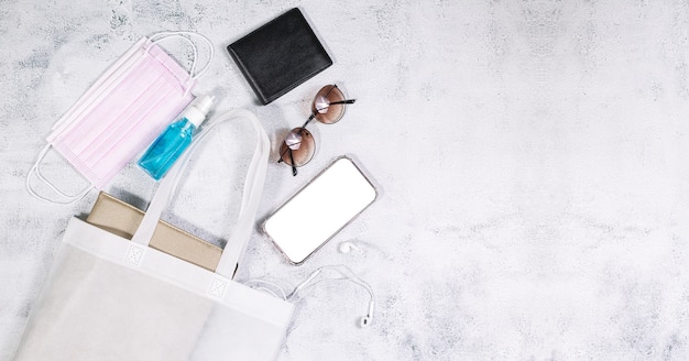 Sac en cuir blanc pour femme avec livre de lunettes et bloc-notes pour écouteurs et montre intelligente