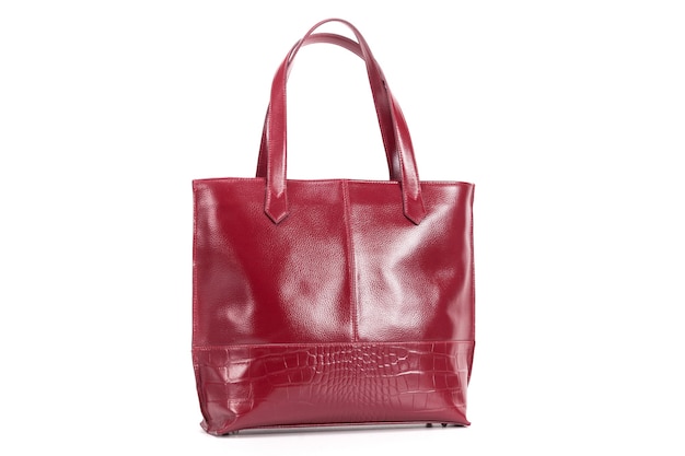 Sac en cuir de dames élégant rouge sur fond blanc