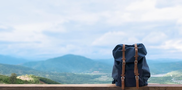 Sac à dos bleu marine hipster avec espace copie