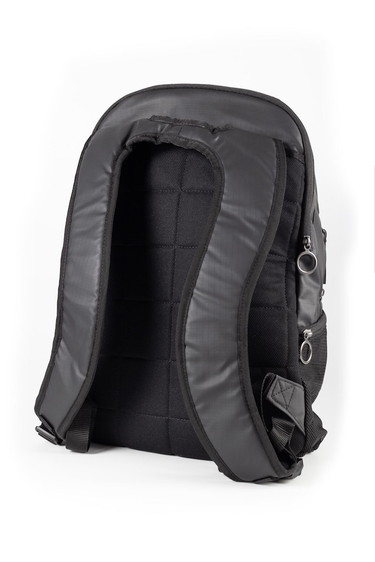 Photo sac à dos ripstop noir isolé sur fond blanc