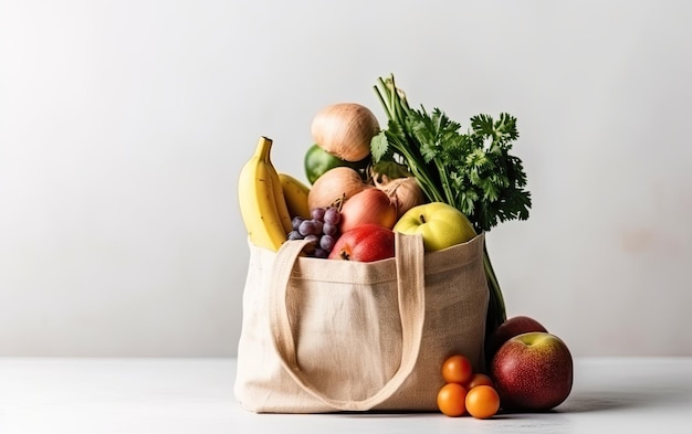 Photo sac fourre-tout rempli de légumes et de fruits sur fond blanc