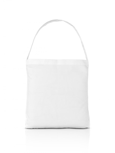 Sac fourre-tout shopping en toile blanche vierge isolé sur blanc