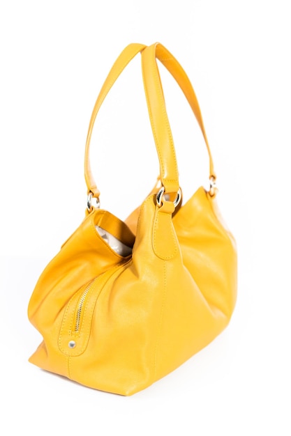 Sac jaune femme sur fond blanc.