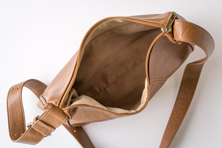 Le sac à main est vide.