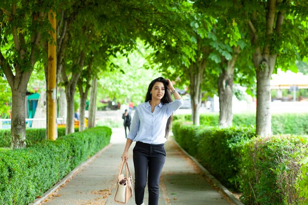 Sac à main femme dans la rue