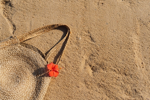 Sac de paille sur le sable