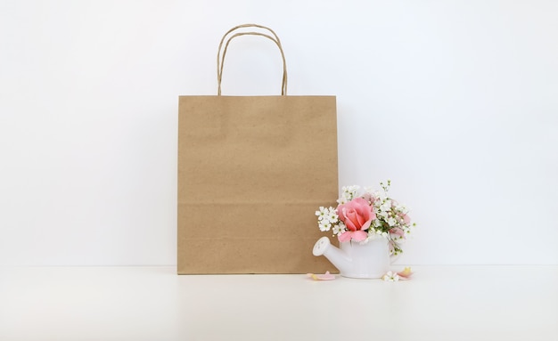 Sac En Papier Avec Des Fleurs