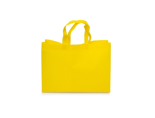 Sac en papier jaune isolé sur fond blanc