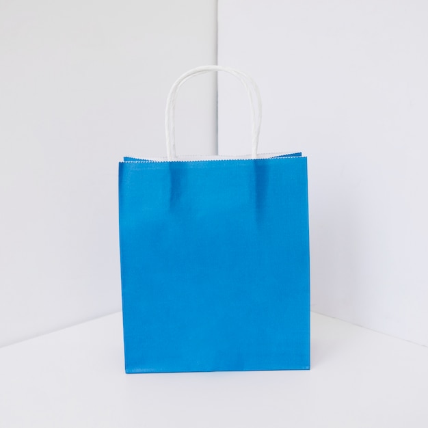 Photo sac à provisions en papier bleu