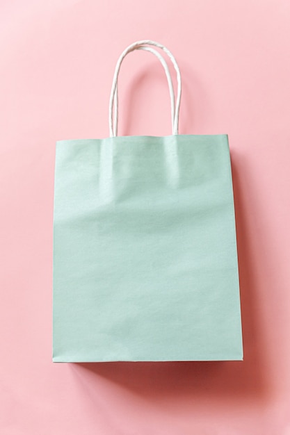 Sac shopping design tout simplement minimal isolé sur pastel rose