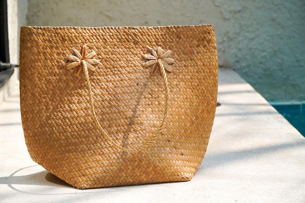 Photo sac tissé à partir de matériaux naturels accessoires de plage pour femmes pour les vacances d'été