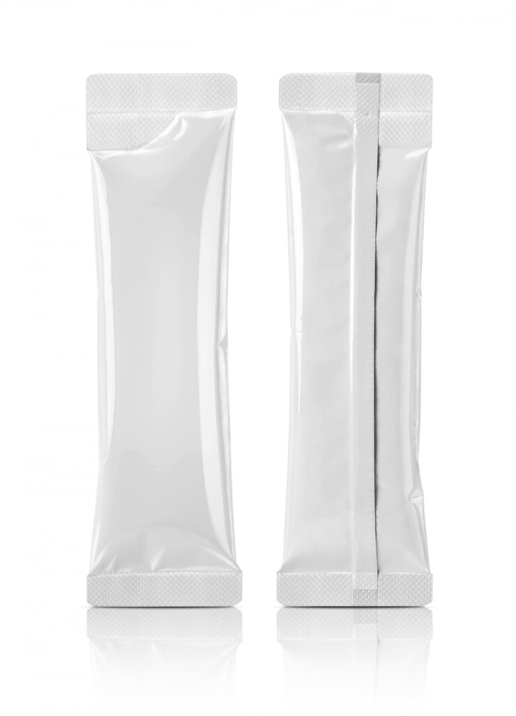 Sachet de papier d'aluminium blanc pour produit de café instantané isolé