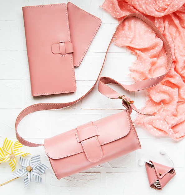 Sacs et accessoires en cuir rose