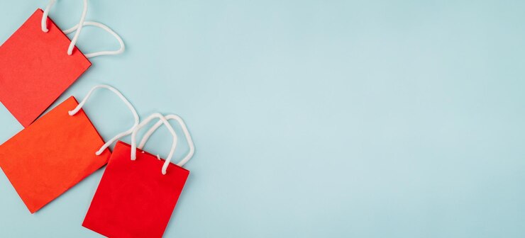 Photo sacs en papier rouge pour cadeau et achat accessoire d'achat modèle de maquette pour la marque espace de copie