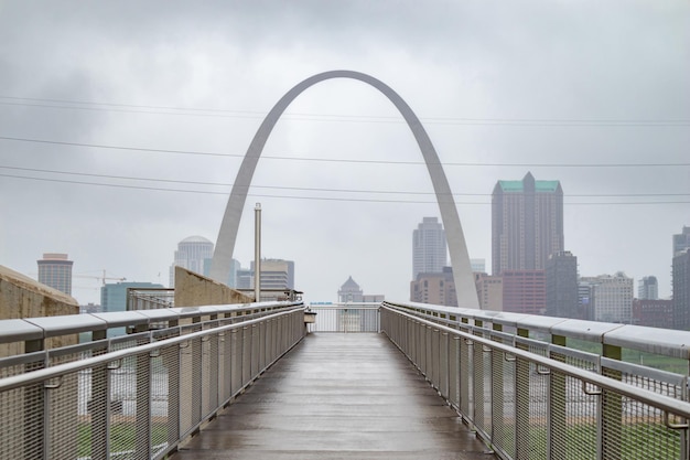 Saint Louis arch Missouri USA jour de printemps nuageux