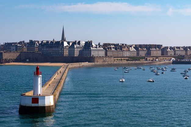 Saint Malo sur la côte bretonne du nord-ouest de la France