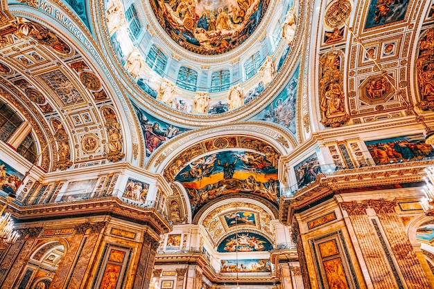Saint-Pétersbourg, Russie - 07 novembre 2019 : à l'intérieur de la cathédrale Saint-Isaac- la plus grande création architecturale. Saint-Pétersbourg.