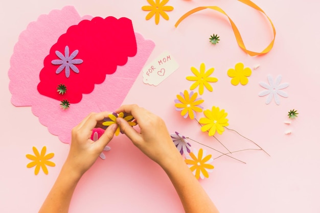 Saint Valentin Fête des mères 8 mars Instructions pas à pas pour réaliser une carte postale pour un bricolage de vacances