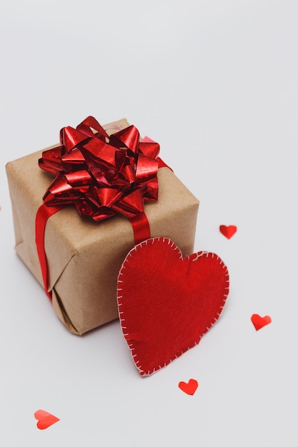 Saint Valentin, fond de vacances avec coeur, coffret cadeau