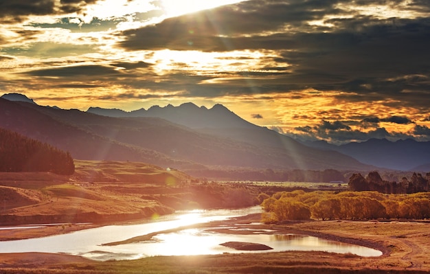 Saison d'automne dans les montagnes de Nouvelle-Zélande