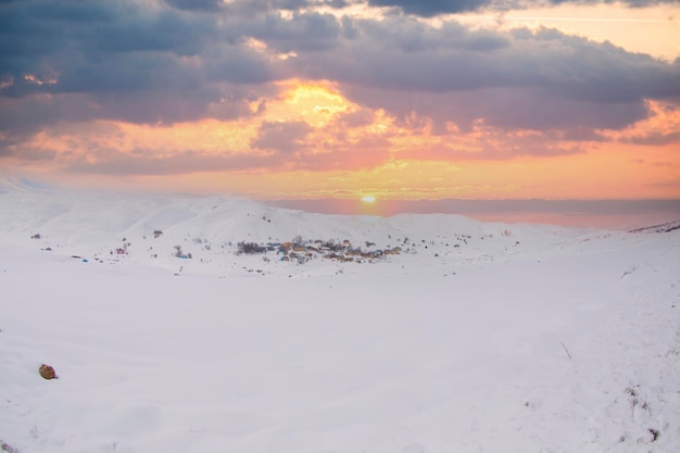 La saison hivernale dans les montagnes d'Erzincan Photo de drone Kemah Erzincan Turquie Turquie