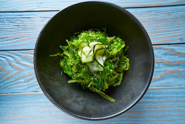 Salade d&#39;algues au sésame et au soja de concombre