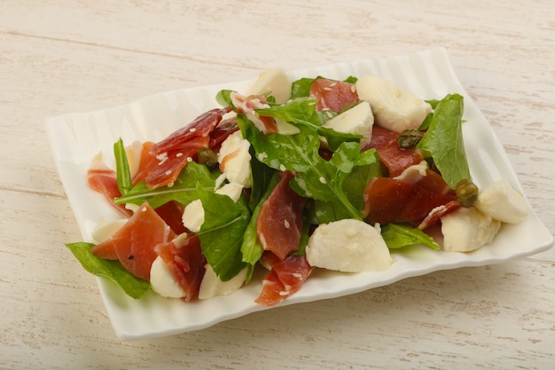 Salade au proscuitto, mozzarella