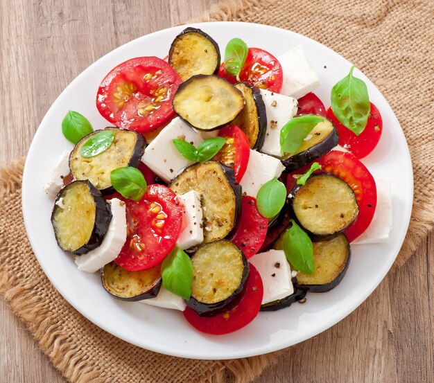 salade d'aubergines à la tomate et au fromage feta