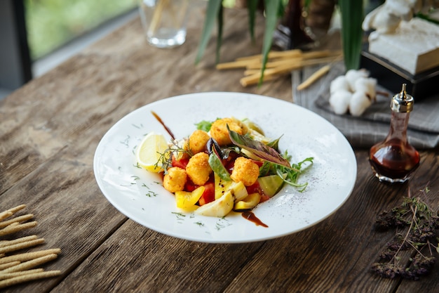 Salade aux artichauts olives fromage frit