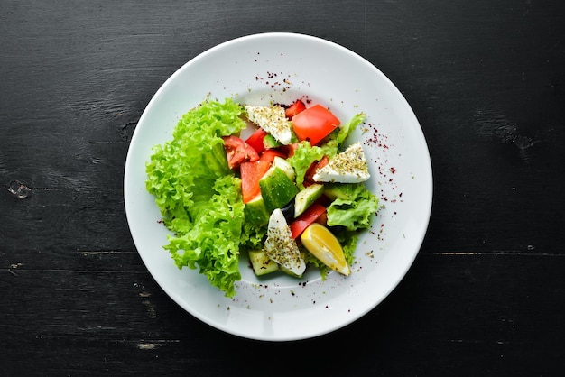 Salade aux légumes et fromage feta Salade de légumes Vue de dessus Espace de copie gratuit