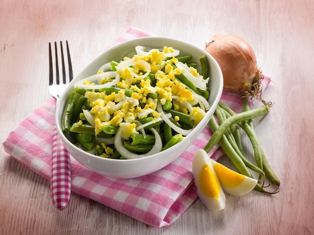 Salade aux oeufs durs haricots verts et oignons