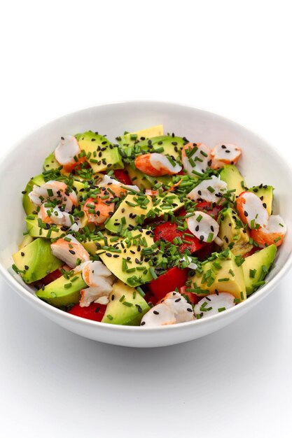 Salade d'avocat aux tomates et crevettes