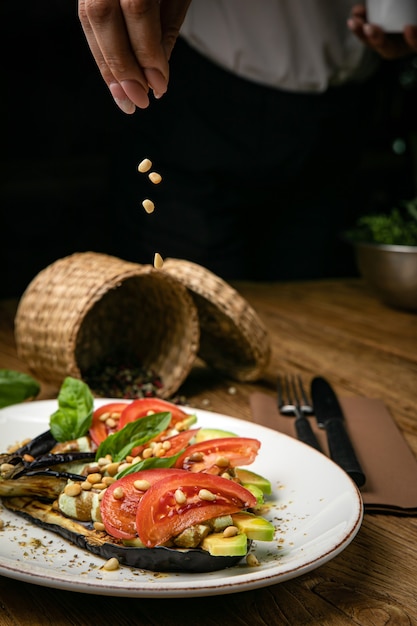 Salade d'avocat et légumes