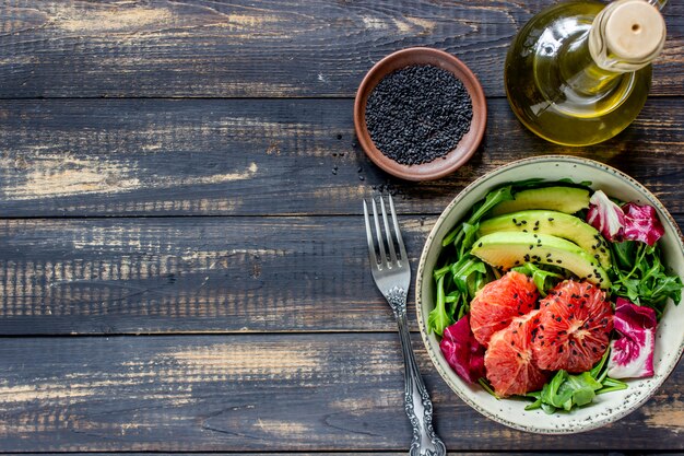 Salade d'avocat et de pamplemousse