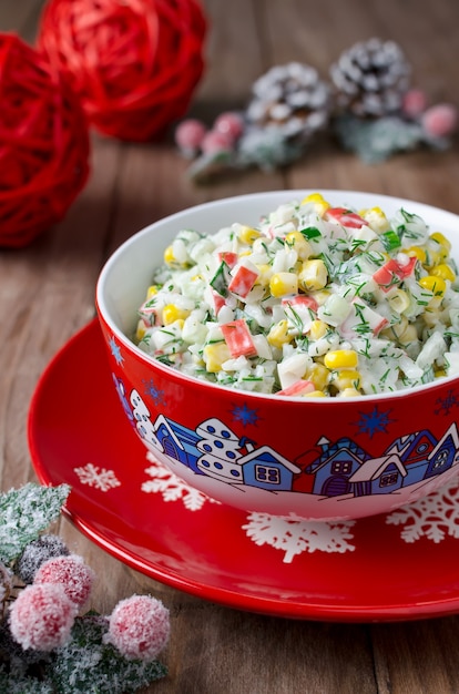 Salade de bâtonnets de crabe, maïs, concombre et riz