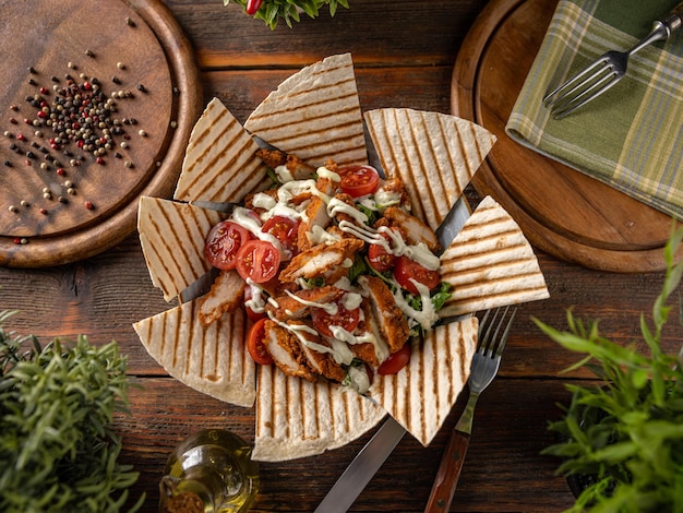 Salade avec blanc de poulet pané