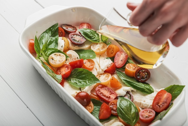 Salade caprese classique, cuisine saine végétarienne